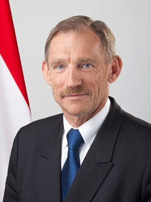 220px-Pinter_Sandor_Portrait