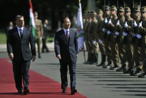Premier Wen Jiabao reviews a Hungarian Army honor guard during his official visit to Budapest. 