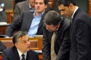 The three most powerful men in Hungary: Orbán, Kövér and Lázár tête-à-tête during a session of the National Assembly. 