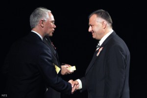 Minister of Human Resources Zoltán Balog (left) presenting journalist Ferenc Szaniszló with a Mihály Táncsics Prize on March 14, 2013. 