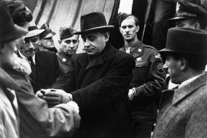 The United States Office of Strategic Services returns Arrow Cross government leader Ferenc Szálasi to Hungary on October 5, 1945. 