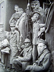 Hungarian POWs returning from the Soviet Union. 