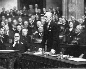 Former Prime Minister László Bárdossy facing the Budapest People's Tribunal. 