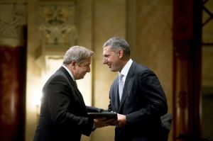 Prime Ministry chief János Lázár (left) presents Zsolt Bayer with a state award in August 2016 (photo: MTI).