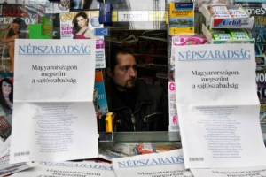 Newspaper stand in Budapest on October 10, 2016:"Freedom of the Press has Ended in Hungary" (photo: Népszabadság Facebook page).